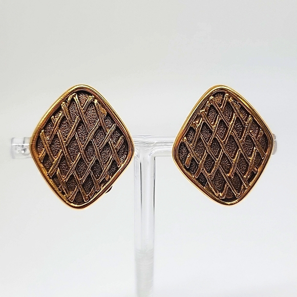CHANEL MATELASSE DIAMOND VINTAGE CLIP ON EARRINGS - Picture 2 of 6